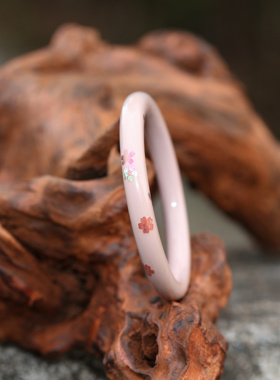 大漆樱花粉玉手镯螺钿温婉首饰