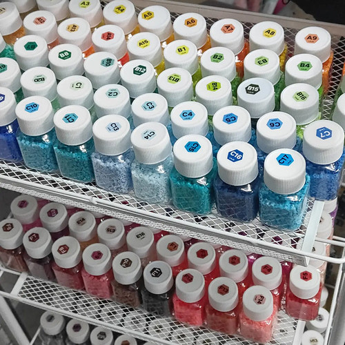 拼豆瓶装彩色颗粒1000粒通用配件手工制作无拼豆无标签塑料瓶空瓶 - 图0