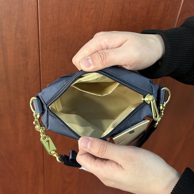 Nike耐克单肩包斜挎包2024夏季新款胸包金属链条包随身包女运动包,淘宝优惠券,粉丝福利购,淘宝优惠卷