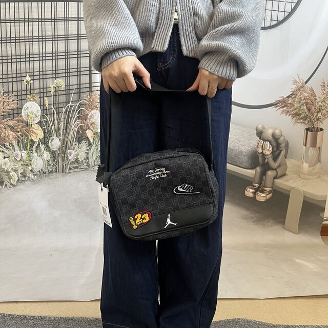 ຖົງບ່າ Jordan ແທ້ຈິງ Jordan ຫນັງ crossbody ຖົງກິລາ AJ ຖົງກິລາຜູ້ຊາຍໃຫມ່ ຖົງແມ່ຍິງ ຖົງເດີນທາງ leisure bag