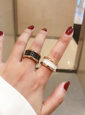 轻奢玫瑰金黑白陶瓷戒指情侣对戒