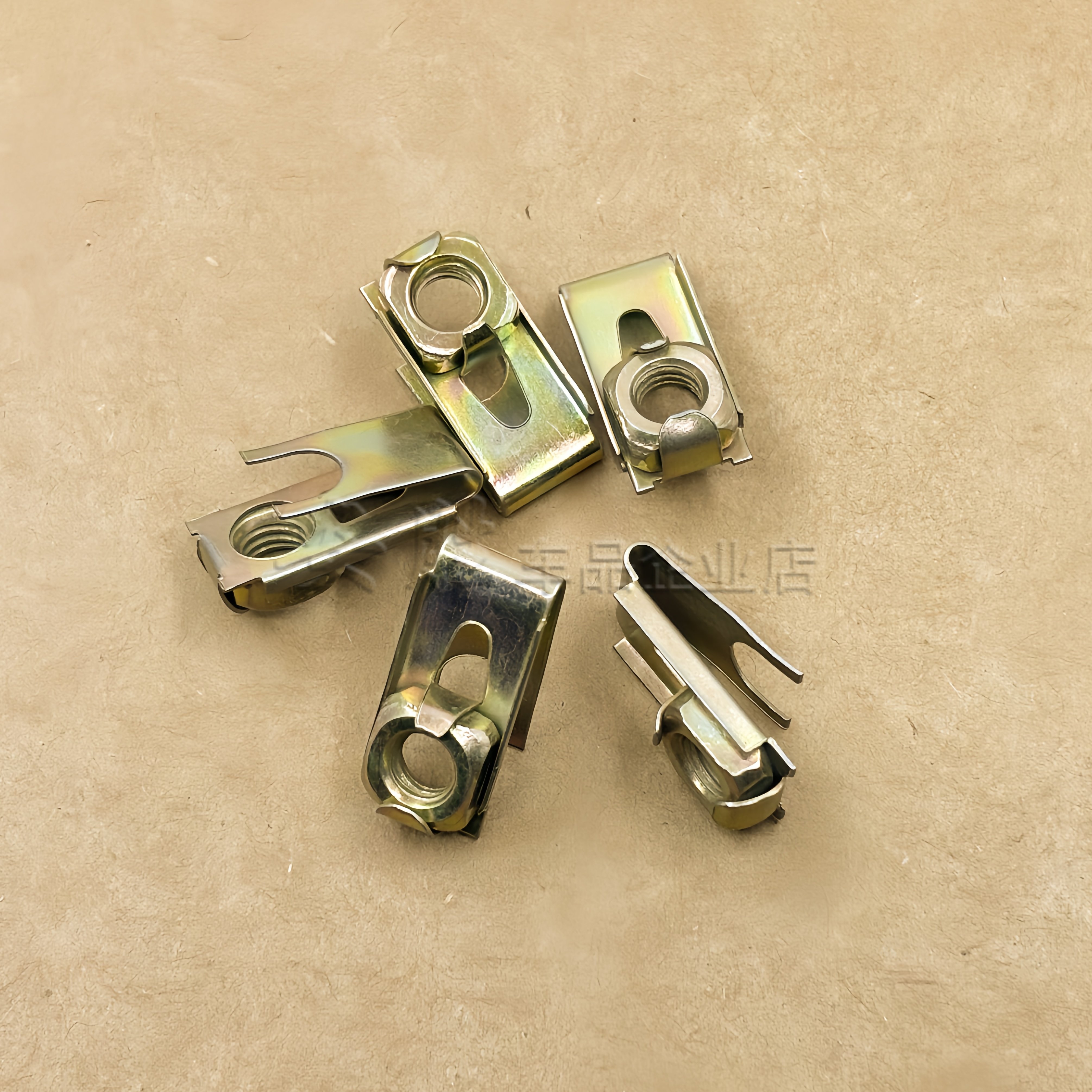 汽车牌照底座铁片卡扣M6螺丝铁片垫片卡子适用奇瑞QQ瑞虎风云铁卡,淘宝优惠券,粉丝福利购,淘宝优惠卷