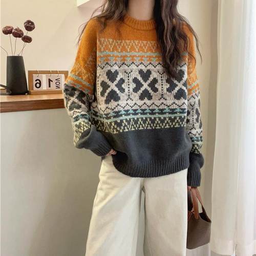 欧洲站2024冬季洋气圆领复古图案提花落肩亲肤蜜熊绒针织衫毛衣女 - 图3
