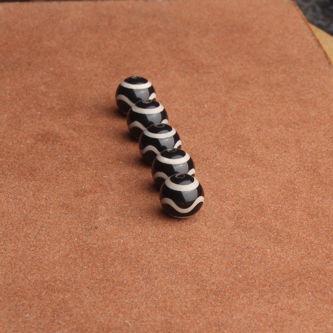 天然玛瑙藏传天珠散珠藏式老料黑白水纹龟甲莲花天珠多宝配件手工 - 图3