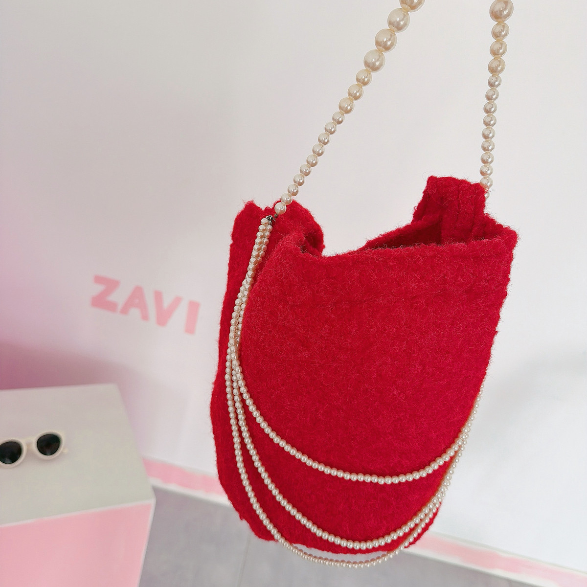 ZAVI 原创 新年大红色珍珠水桶包 单肩包复古喜庆富婆毛绒大容量,淘宝优惠券,粉丝福利购,淘宝优惠卷