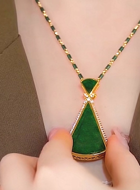 小裙子菠菜绿吊坠玉坠女士挂件