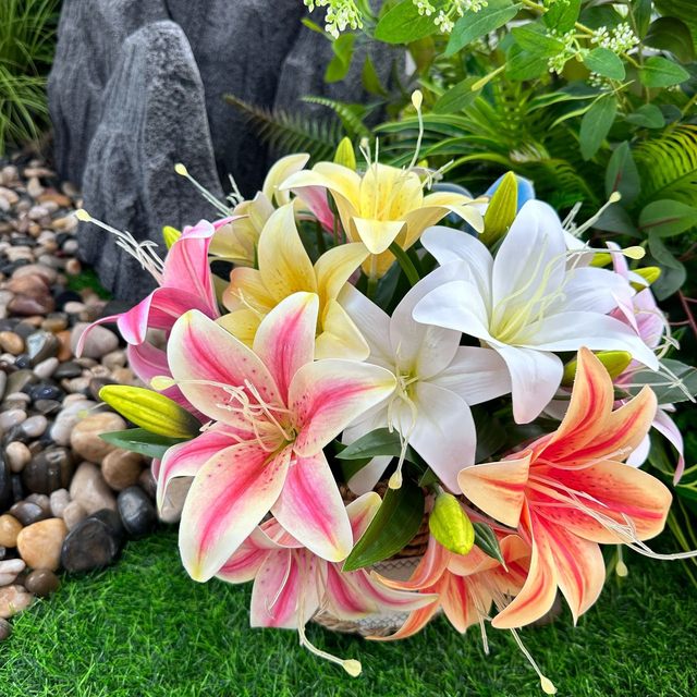 Lily simulated flowers decorative flowers fake flowers silk flowers living room Lily simulated flowers decorative flowers fake flowers silk flowers living room
