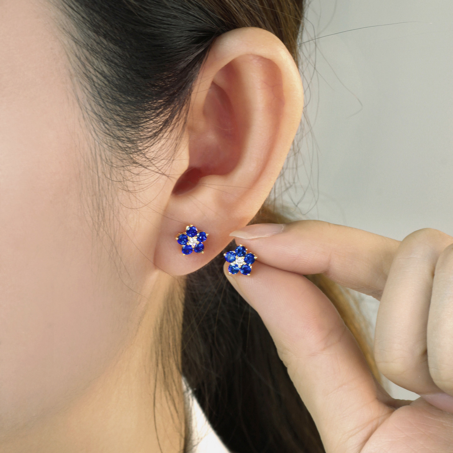 WithLove 18K金蓝宝石花朵耳钉群镶钻石耳饰轻奢时尚百搭送女友,淘宝优惠券,粉丝福利购,淘宝优惠卷