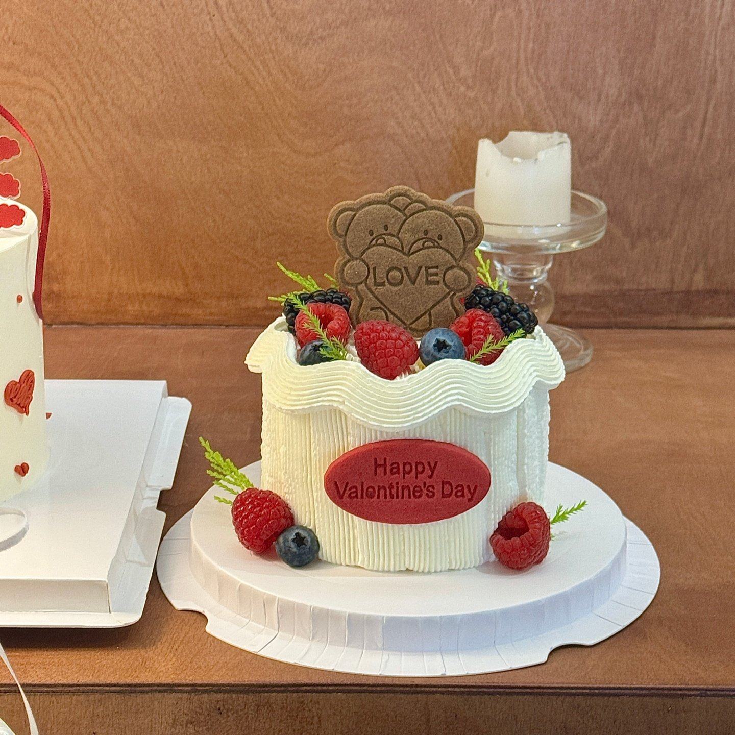 214情人节快乐饼干字牌蛋糕装饰抱爱心LOVE小熊造型饼干烘焙装扮,淘宝优惠券,粉丝福利购,淘宝优惠卷