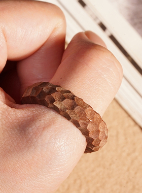 老山檀香实木戒指扳指男女款简约锤纹手工木质指环文玩手把件木作