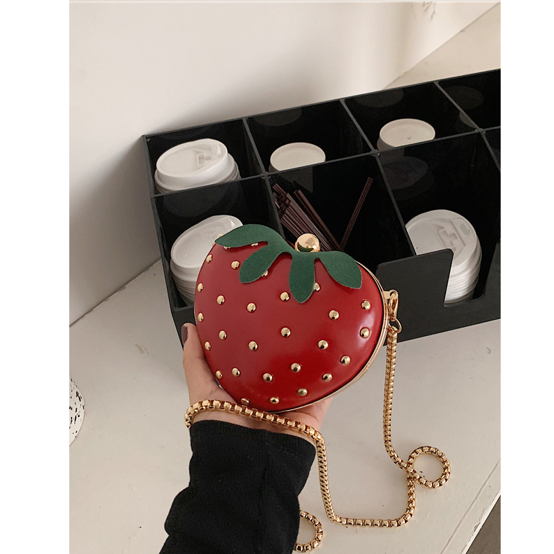 草莓包铆钉可爱心形女包小清新2023新款斜挎包链条网红冬季新款潮