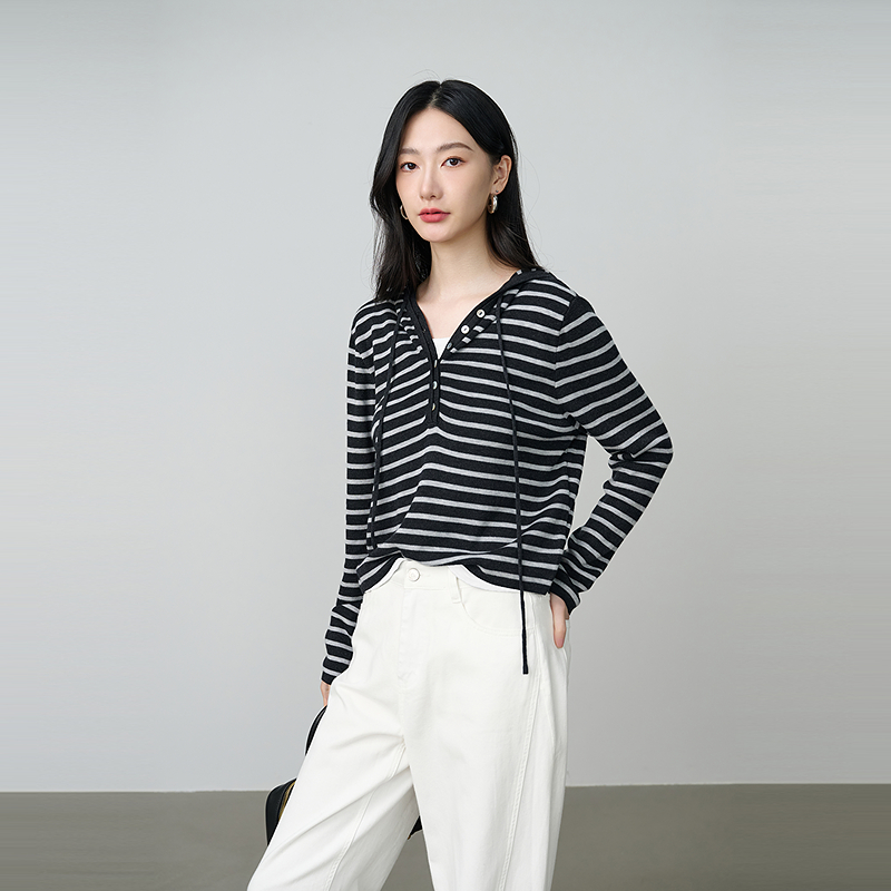 NEELLY纳俪商场同款秋冬新款经典简约连帽条纹针织衫女舒适上衣 - 图3