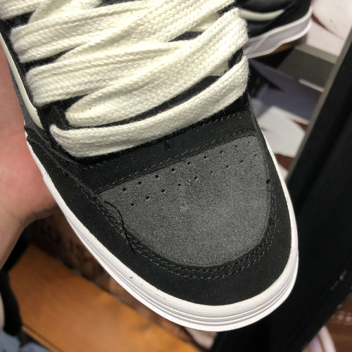 VANS范斯 Hylane黑灰翻毛皮低帮美式复古男板鞋面包鞋VN000D26BMA - 图2