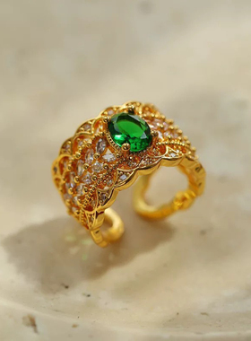新款轻奢高级感法式镂空祖母绿戒指小众设计开口中古戒指锆石手饰