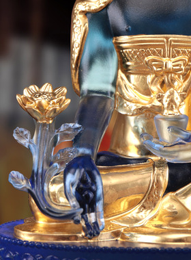 信扬琉璃贴金药师佛摆件