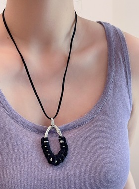 博主同款编织吊坠项链女时尚长款黑色可调节毛衣链小众设计配饰品