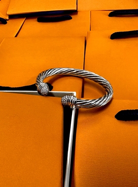 新款时尚百搭手镯女简约风格饰品礼物送女友