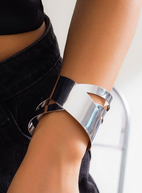 Wide Edge Fashionable Adjustable Opening Women's Bracelet