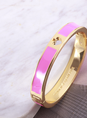 黑色珐琅镂空桃心形手镯