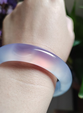 59-60圈口天然原色无烧无染色灰紫色玉髓手镯高冰种强荧光玛瑙玉