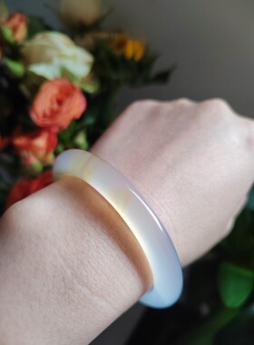 57圈口天然原色无烧无染色马料玉髓手镯一口糖高冰种强荧光玛瑙