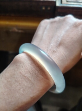 62-63圈口天然玛瑙玉髓手镯女款镯子高冰透送礼物同款冰种新中式