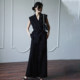 ການອອກແບບ niche ຊຸດ sleeveless draped ສໍາລັບການເດີນທາງ