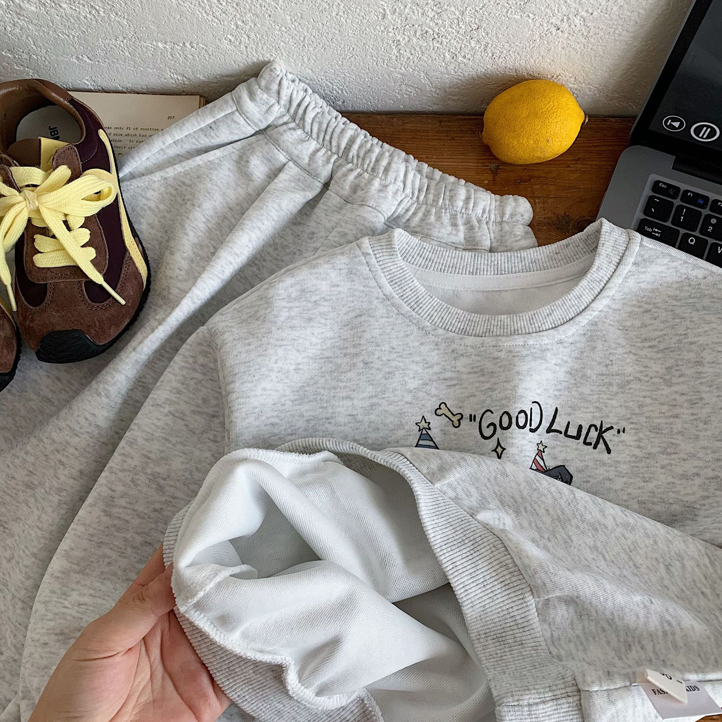 小童洋气卡通宽松卫衣两件套男女童2026春秋宝宝运动服儿童套装潮,淘宝优惠券,粉丝福利购,淘宝优惠卷