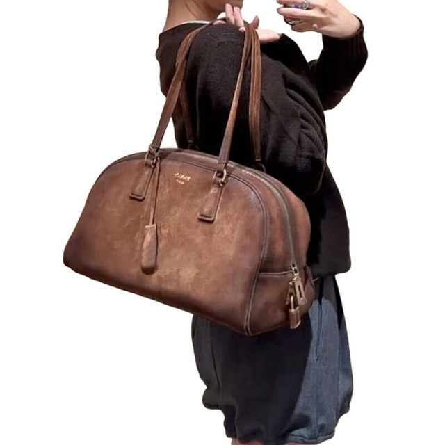 2025 New Retro Large Capacity Handbag Fashionable Women's Bag Versatile Commuting Shoulder Bag Simple Underarm Bag