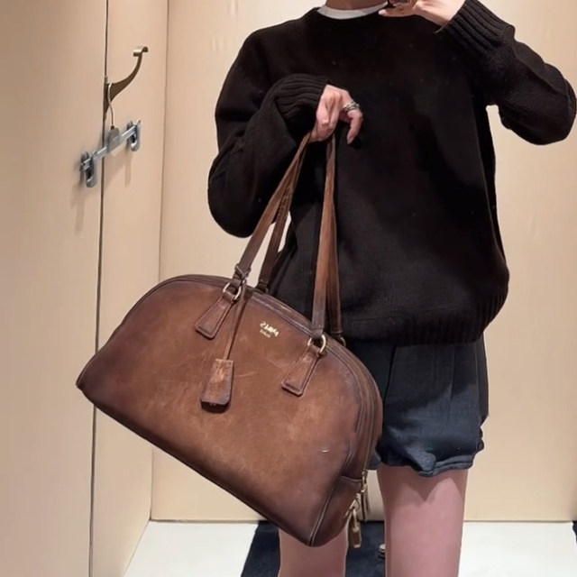 2025 New Retro Large Capacity Handbag Fashionable Women's Bag Versatile Commuting Shoulder Bag Simple Underarm Bag