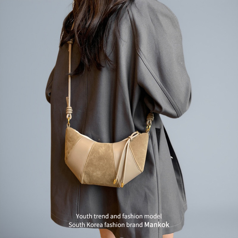 Mankok小众设计包包女2025新款秋冬复古牛角包百搭休闲单肩斜挎包,淘宝优惠券,粉丝福利购,淘宝优惠卷