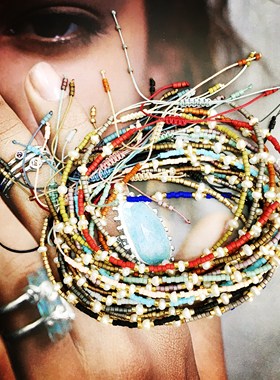 vikiko黑色琉璃珠扁形珍珠小手链