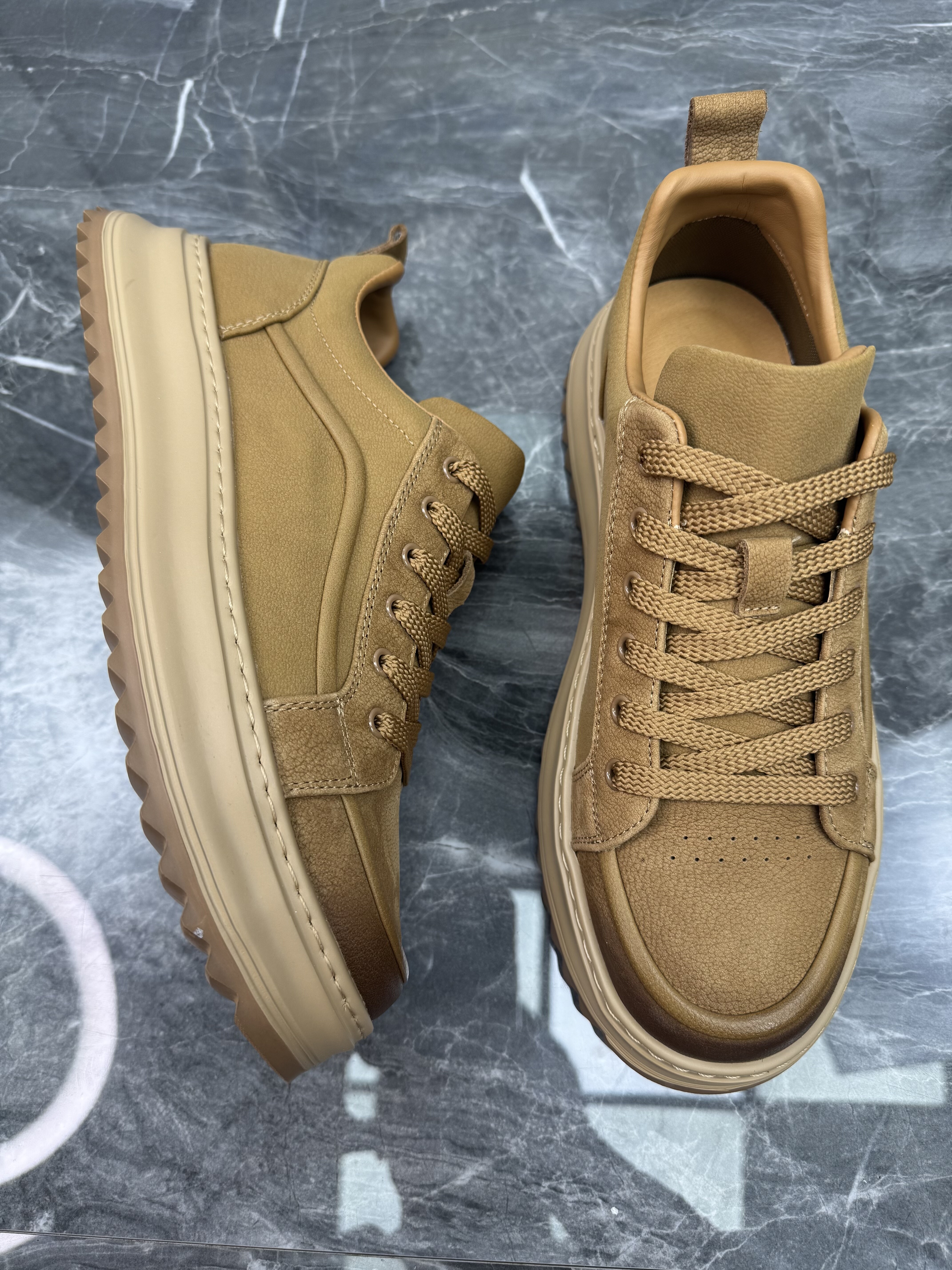 男鞋2025秋季新款头层牛皮轻便软底真皮透气简约百搭运动休闲板鞋,淘宝优惠券,粉丝福利购,淘宝优惠卷