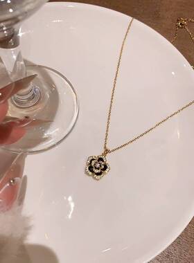 轻奢复古黑金茶花项链女小众设计感精致微镶气质锁骨链钛钢配饰品