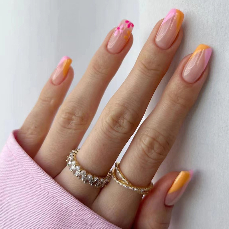 24Pcs Short Round Fake Nails with Glue Almond Wavy Lines Des - 图0