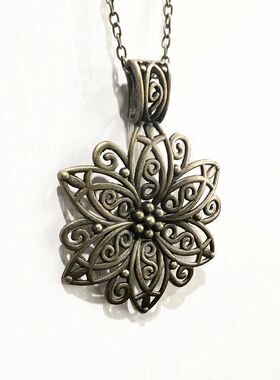 Retro Exquisite Gold Color Court Hollowed-out Lotus Flower P