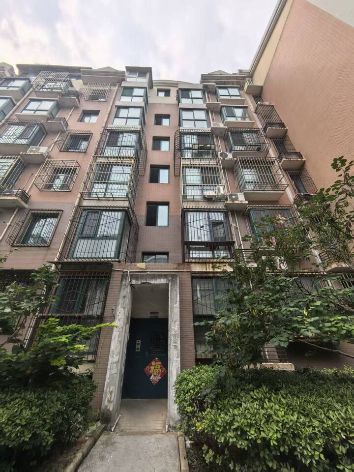 济南市市中区二环南路6666号京鲁山庄8号楼3-102室