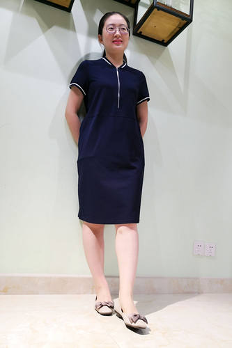 YUN韫连衣裙女2023新款短袖针织连衣裙宽松显瘦V领拉链中长款女裙 - 图0