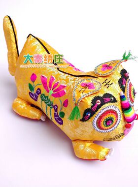绣花布抱枕庆生抓周民间工艺品