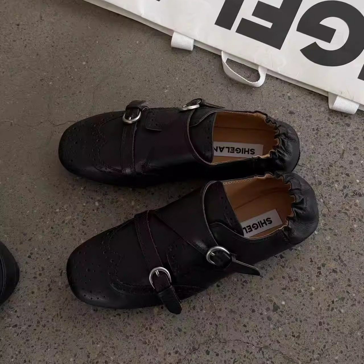 诗歌兰女鞋2026年春新款英伦风皮带扣乐福鞋女雕花平底布洛克皮鞋,淘宝优惠券,粉丝福利购,淘宝优惠卷