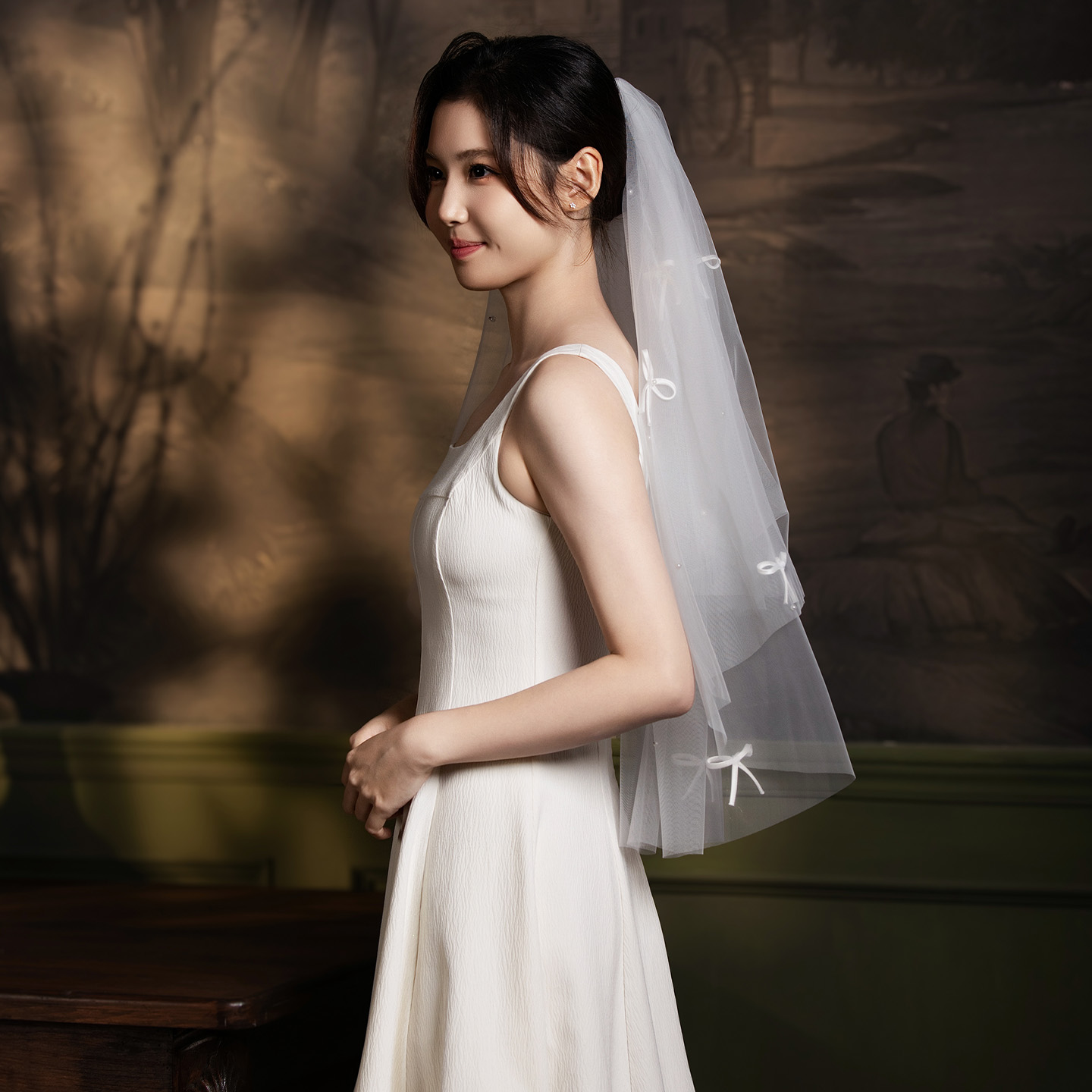 沫言 新娘短款领证求婚高级感蝴蝶结主婚纱钉珠森系结婚拍照头纱 - 图1