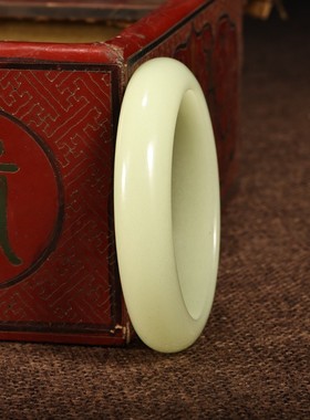 古玩杂项旧藏仿古怀旧饰品类礼品夜光石玉手镯搭配精美漆器盒子