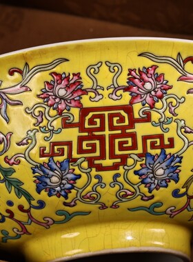 珍品旧藏收康熙款纯手绘黄釉粉彩彩瓷器碗配老浮雕木头盒家居摆件