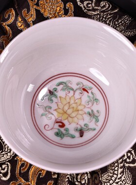 珍品旧藏宫廷纯手绘成化款粉彩瓷器小碗古玩老货配漆器盒收藏品