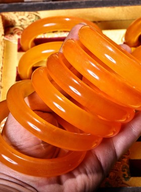 古玩杂项旧藏怀旧饰品类礼品黄翡翠玉手镯搭配精美漆器木料盒子