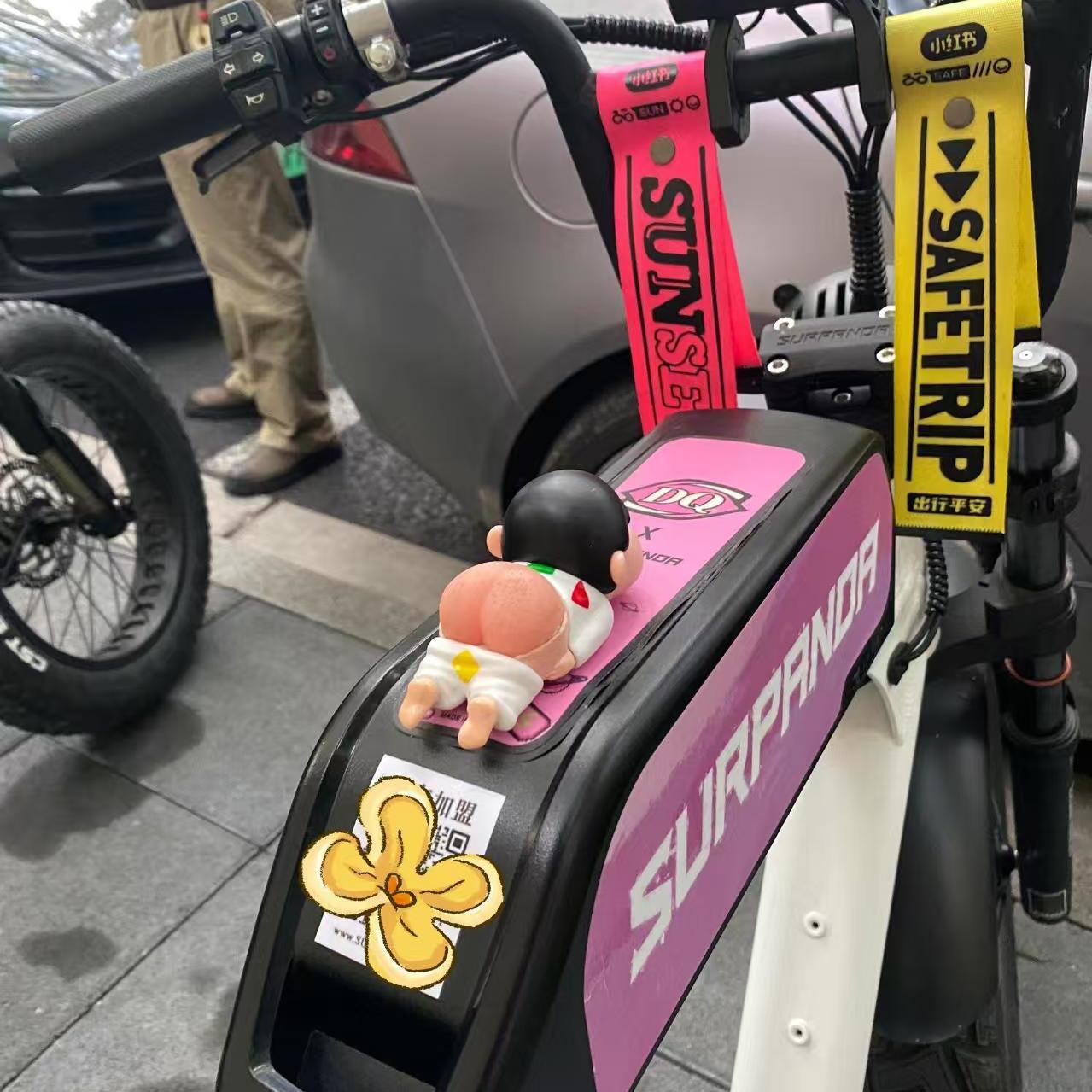 蜡笔小新公路车卡通摆件SURPRNDR电动车自行车装饰山地自行车摆件 - 图2