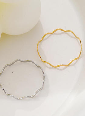 2023新款简约超细波浪素圈戒指钛钢镀18k金细圈尾戒时尚小众设计