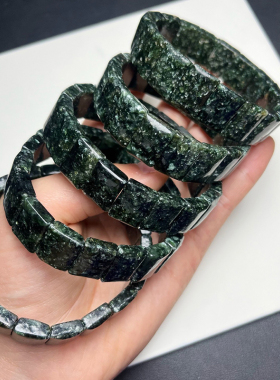 木与海天然绿龙晶手串