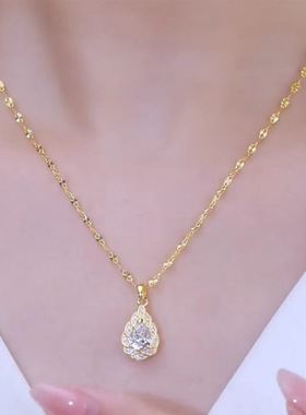 金色白钻水滴项链电镀工艺显白提气场聚会奢华时尚2025蛇年气