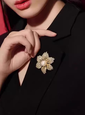 2025新款白紫荆花胸针女小香风胸花别针配饰气质西装大衣防走光
